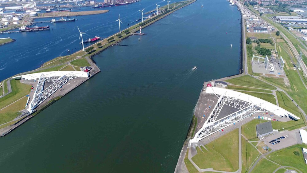 Storm surge barrier âthe maeslantkeringâ